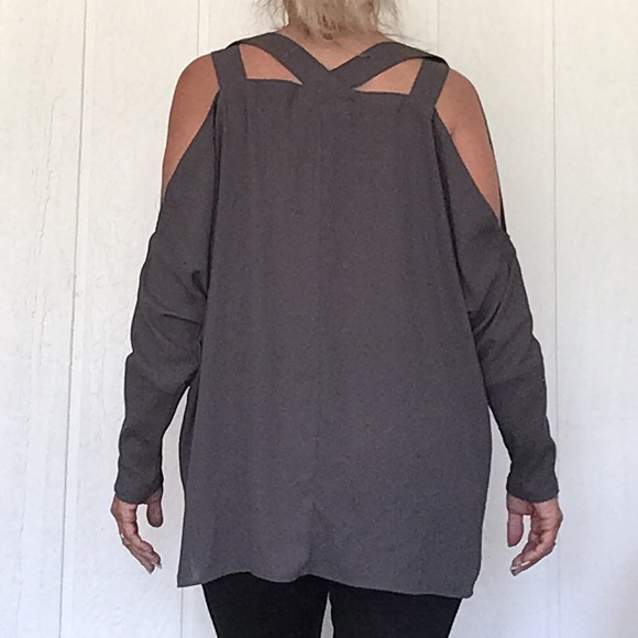 JUICY COUTURE COLD SHOULDER EMBELLISHED TOP SIZE XL - Picture 10 of 11